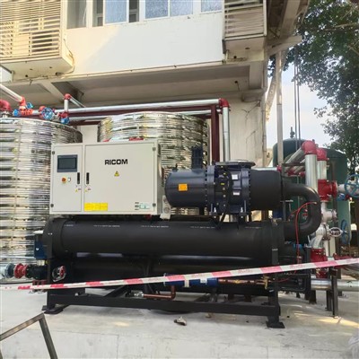 Chladicí systém hydraulického lisu pro automobilovou výrobu